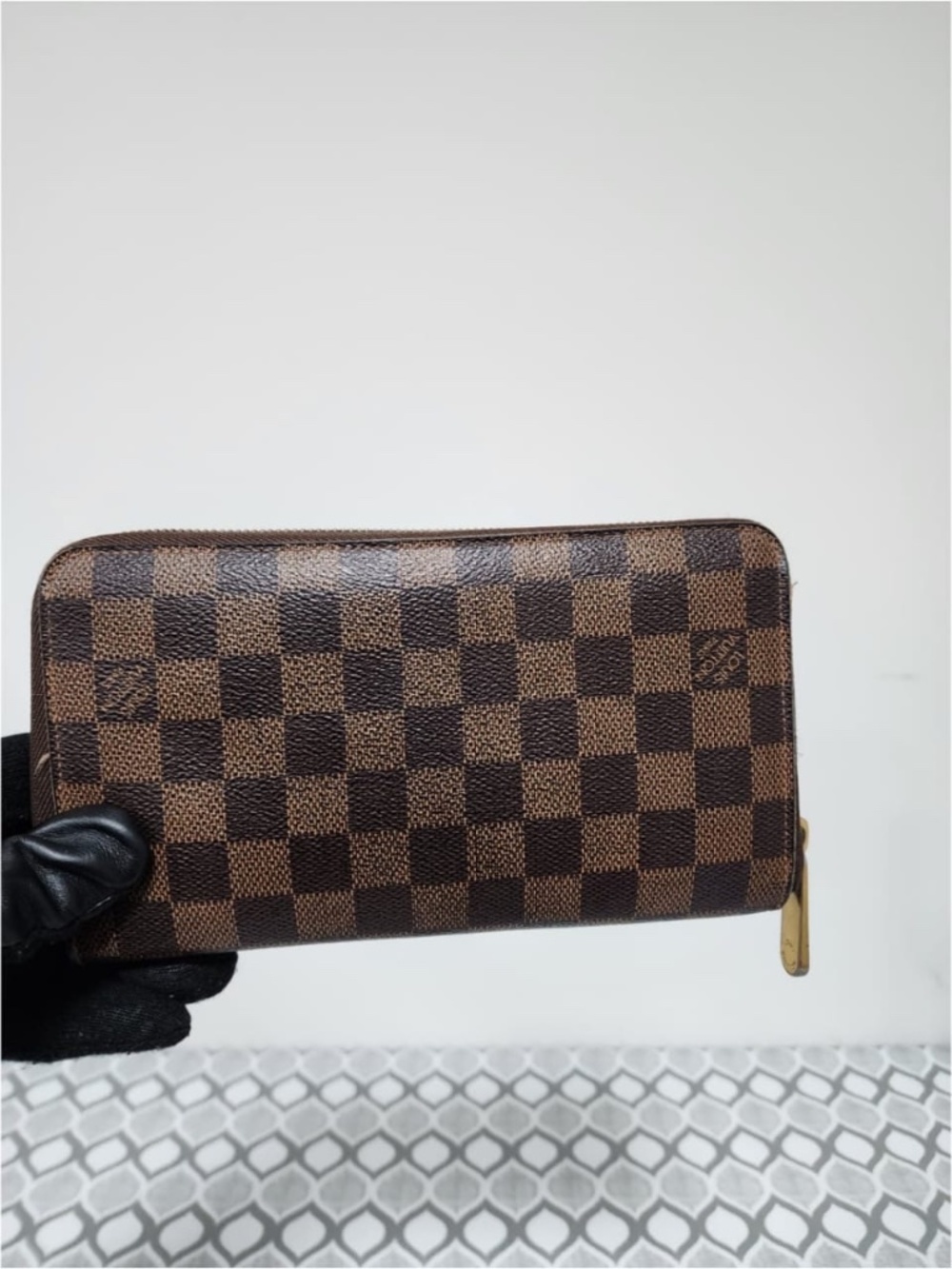 Authentic LOUIS VUITTON Damier Canvas Zippy Wallet Brown - Picture 4 of 13